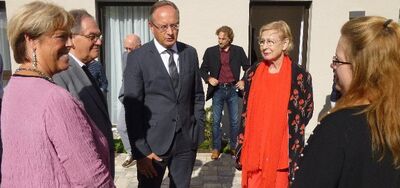 Sabine Wölfle, Harald Friese, Andreas Stoch, Holger Helbig, Rosmarie Helbich und Yvonne Graßelt im Atrium.