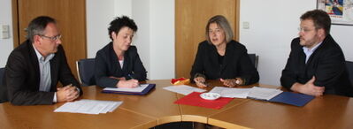 Birgit Koepsel und Wolfgang Lutz von der AWO Heidenheim (re) mit Ministerin Altpeter (2.v.l.) und Andreas Stoch