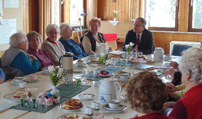 Andreas Stoch im Gespräch mit Hohenmemminger Senioren