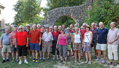 Die Radfreunde vor der Ruine der Kaltenburg (Foto: P. Hahnel).