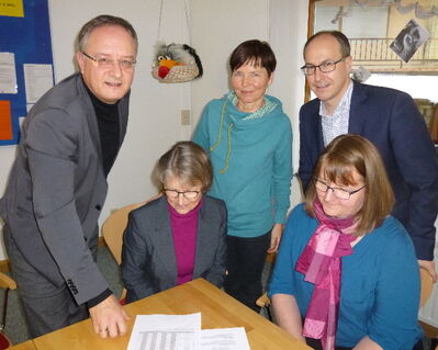 Andreas Stoch mit Helga Banz, Karin Keller, Heidrun Will und Michael Kolb (v.l.)
